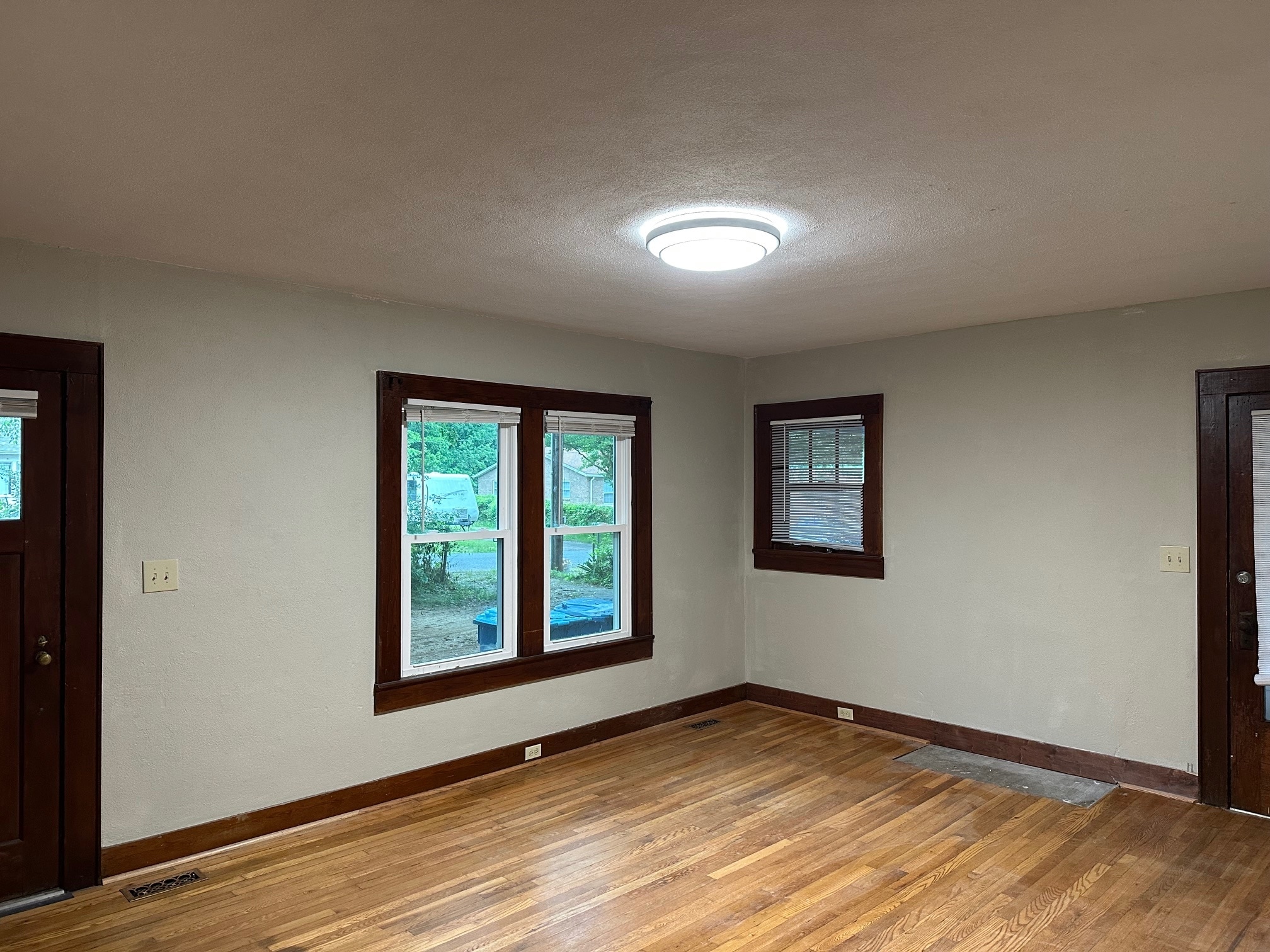 Building Photo - 1909 2nd Ave SW