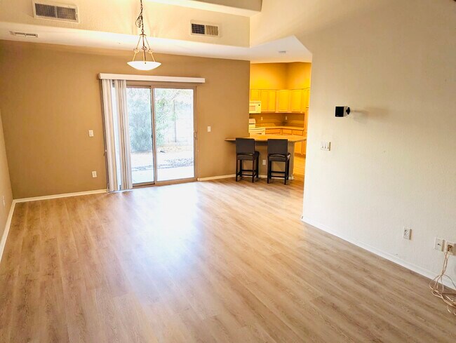 Building Photo - 8074 W Beck Ln