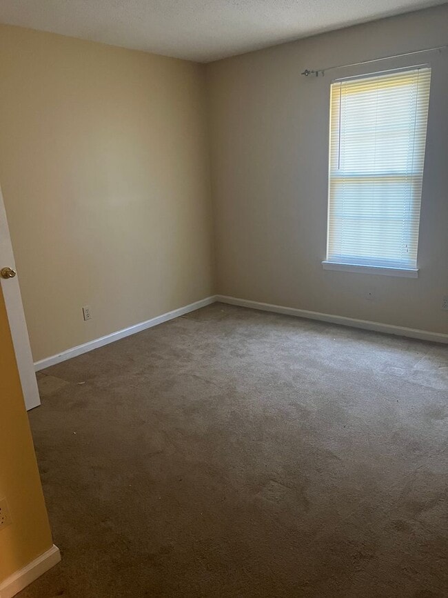 Building Photo - Beautiful Home in Indian Creek