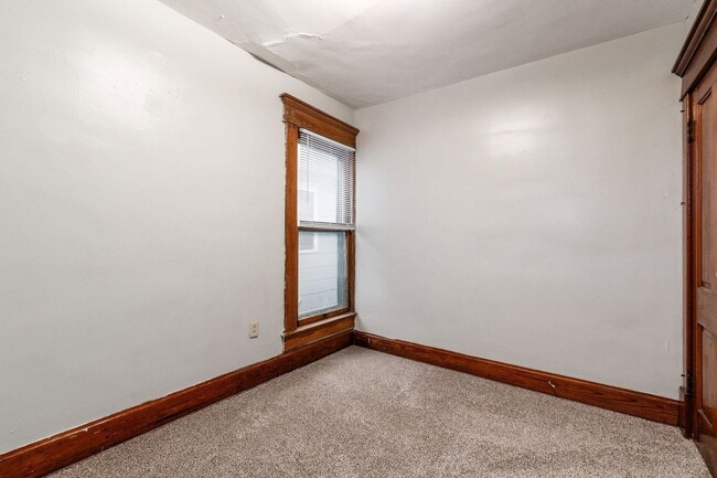 Building Photo - 25 E Blake Ave