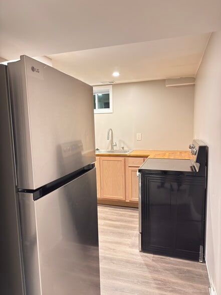 Building Photo - 8361 Circle Dr