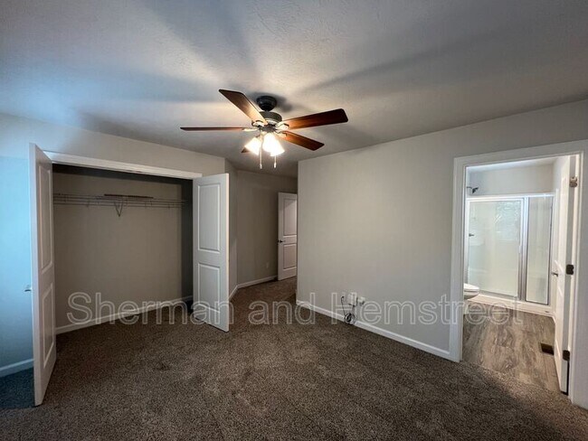 Building Photo - 7058 Hummingbird Dr