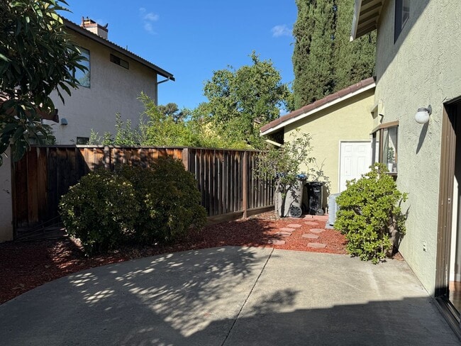 Building Photo - 4 Bedroom Almaden Home