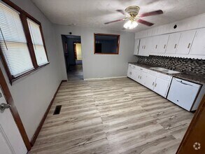 Building Photo - Three Bedroom Two Bath Home in Huntington