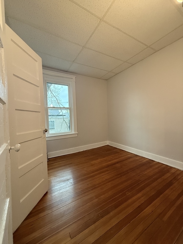 Building Photo - 221 S Swan St