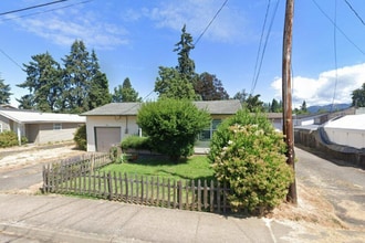 Building Photo - Charming 2 Bedroom Home with a Bonus Room, Fenced Yard & Skylit Kitchen