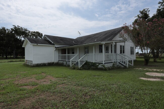 Building Photo - 2389 CR 158