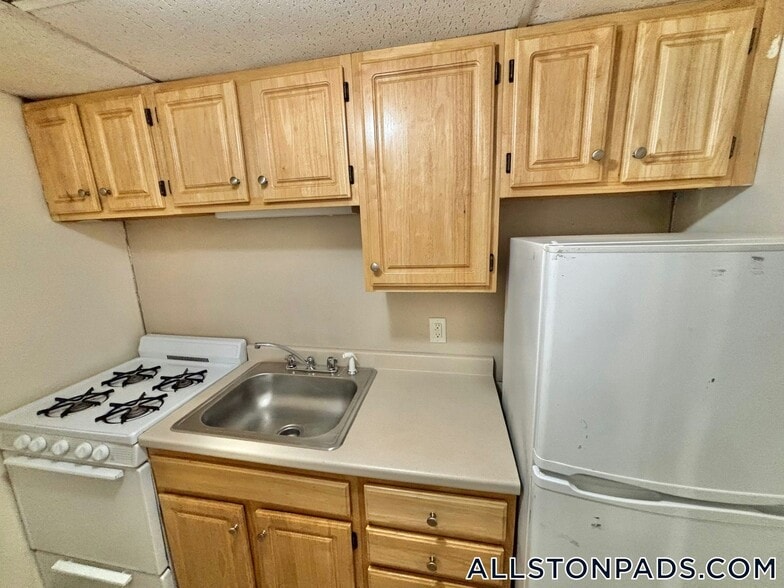 Building Photo - 1144 Commonwealth Ave