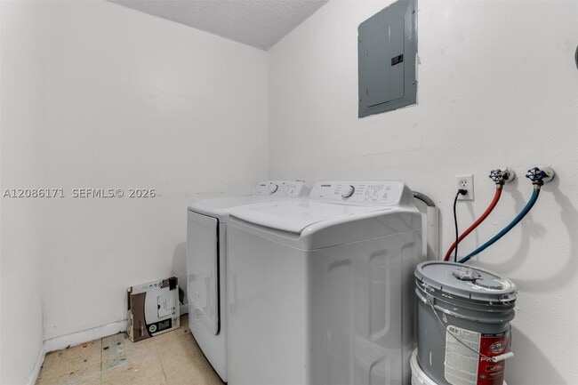 Building Photo - 608 SW 76th Terrace