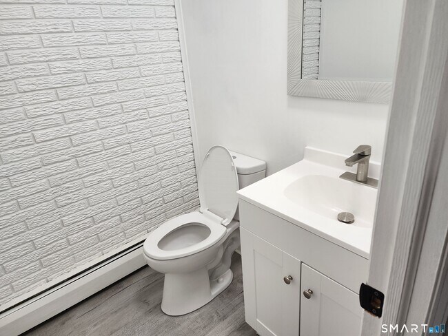 Building Photo - 109 Blackstone Vlg