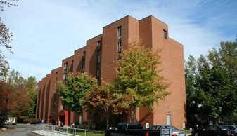 Building Photo - Peppertree Heights