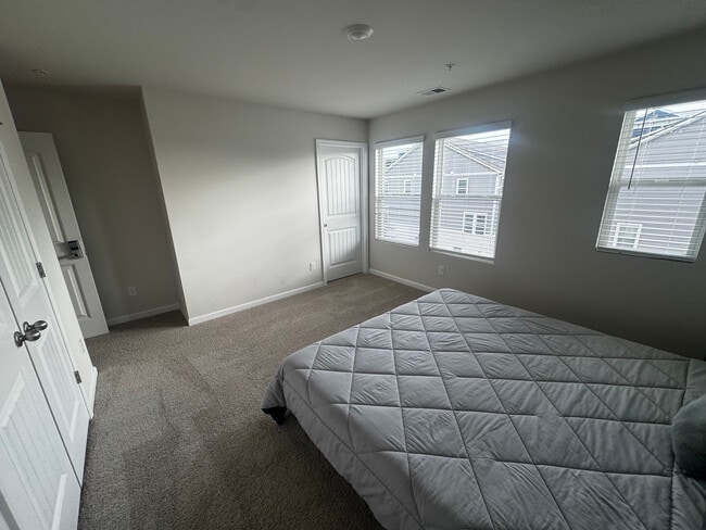 Building Photo - Room in Townhome on Chestnut Trce