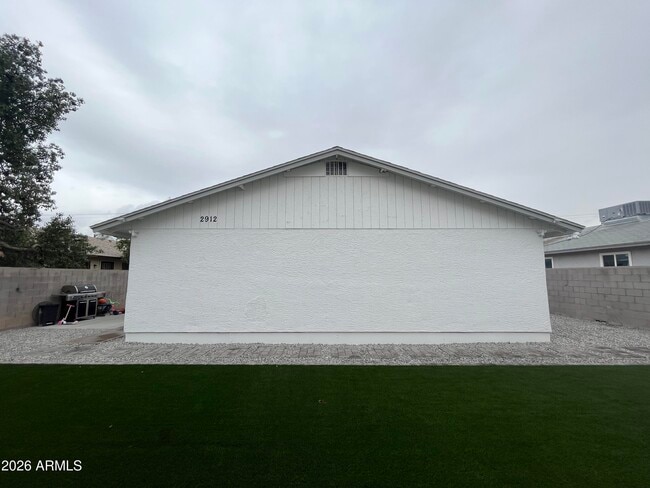 Building Photo - 2912 E Roeser Rd