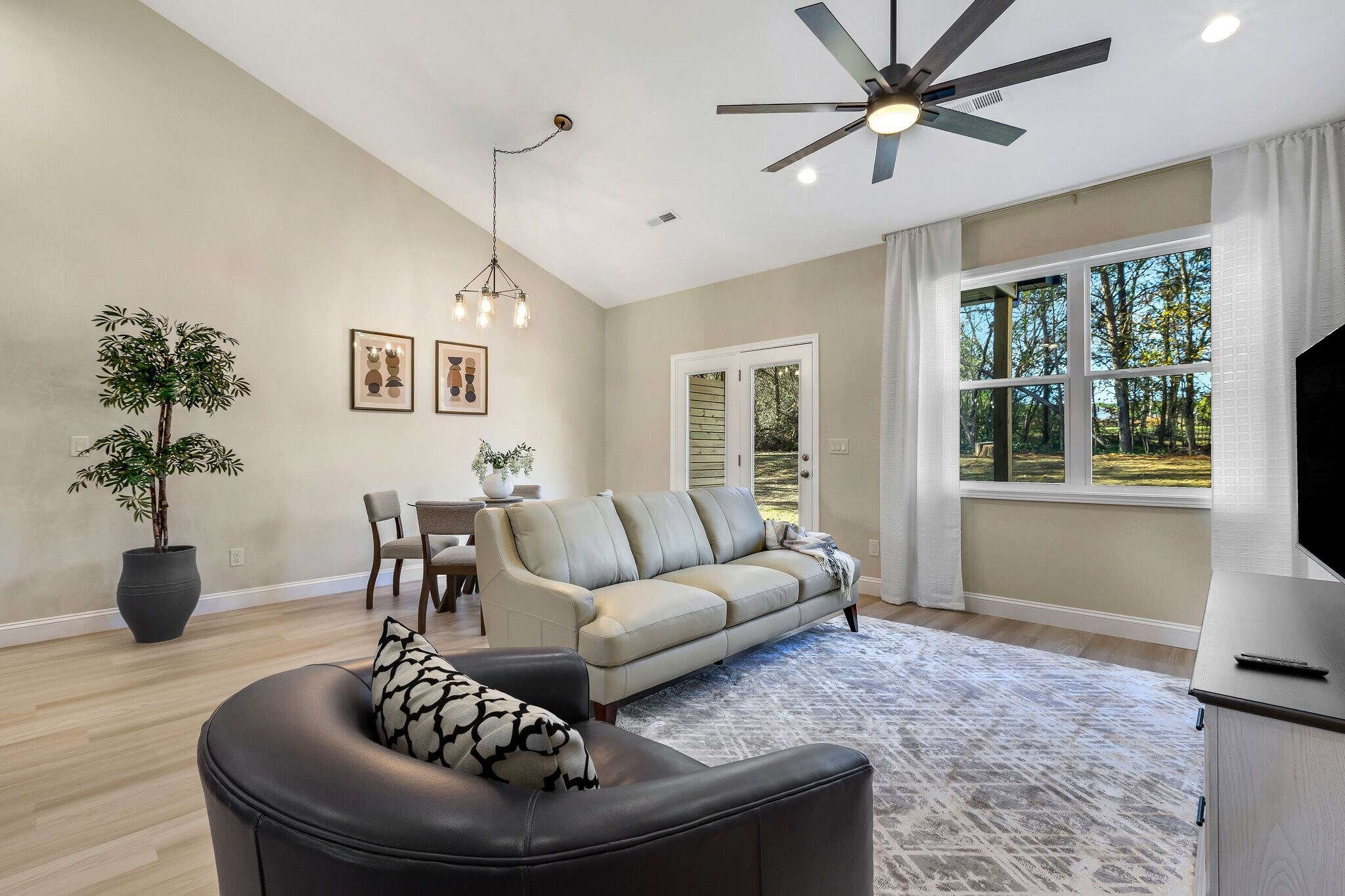 Building Photo - 190 Weaver Line