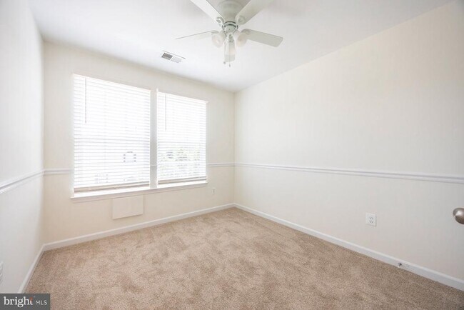 Building Photo - 616 Warbler Walk