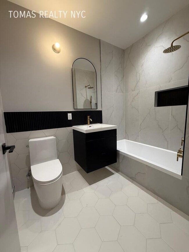 Building Photo - 1890 Pelham Pkwy S