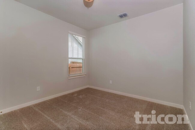 Building Photo - 625 Lindheimer Ln