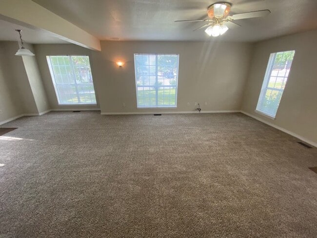 Building Photo - Large Duplex in the Heart of Fayetteville!