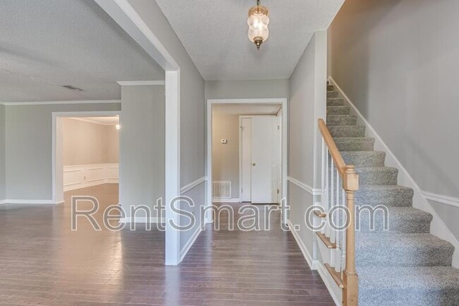 Building Photo - 2453 Riverlook Dr