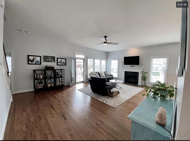 Building Photo - 6036 Daphne Circle