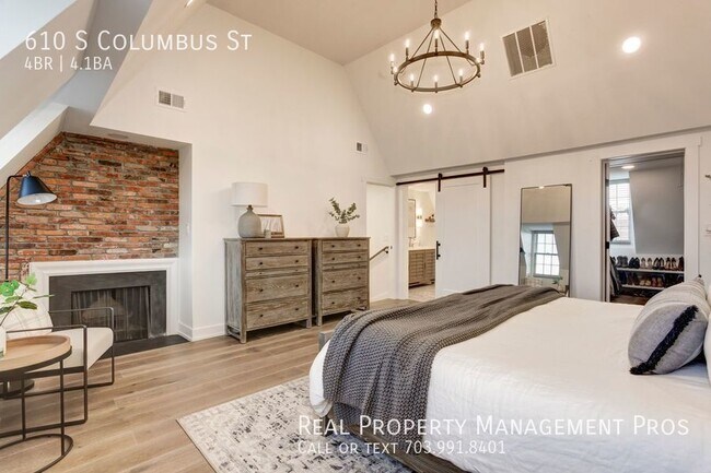 Building Photo - Stunning Corner Townhouse, Old Town Alexan...