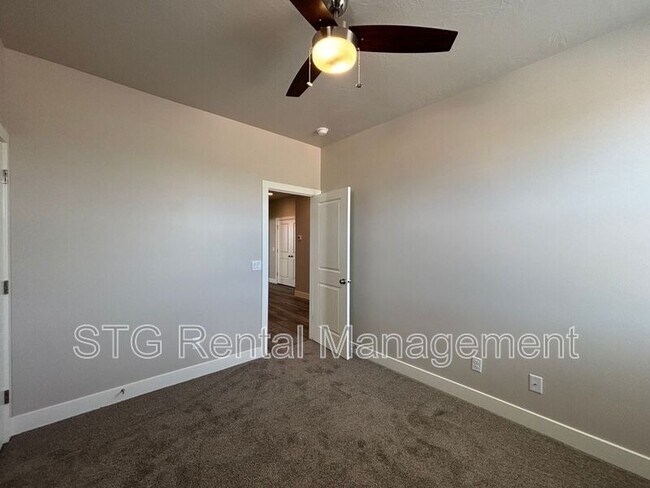 Building Photo - 857 S 4380 W