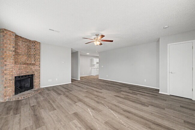 Building Photo - Charming 3-Bed Duplex with Cozy Fireplace on West Thrasher Drive, Fayetteville!