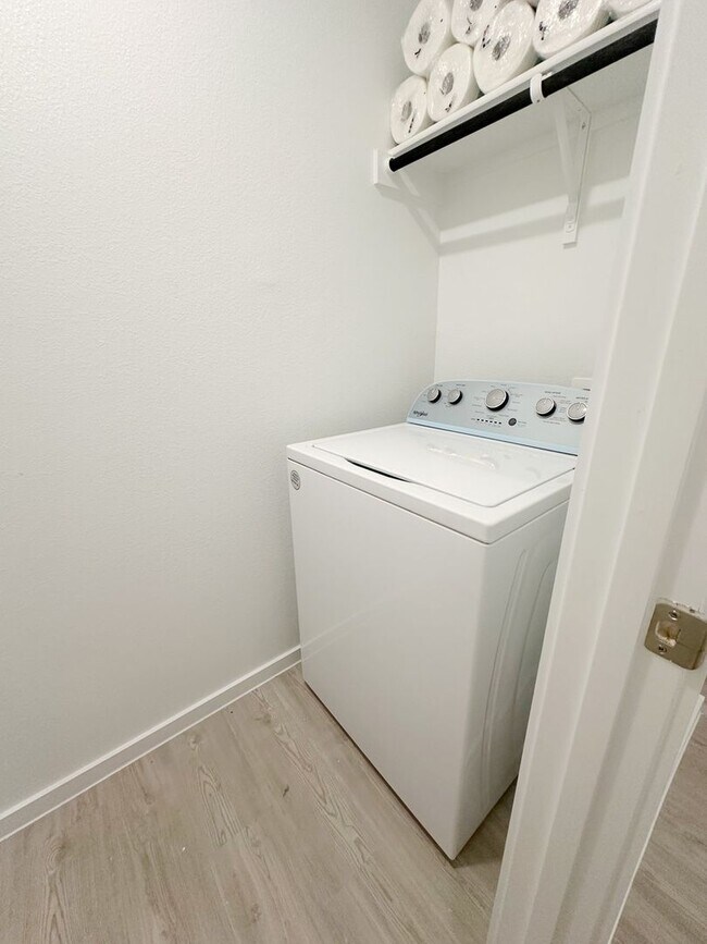 Building Photo - Stunning 3 Bed 2 Bath home for Rent