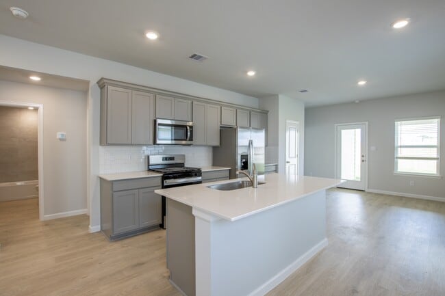 Building Photo - 876 Kickapoo Ln