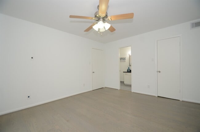 Building Photo - 5524 Beverly Hill St