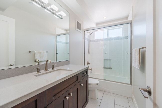 Building Photo - LUXURIOUS-CONTEMPORARY TOWNHOUSE W/ AMAZIN...