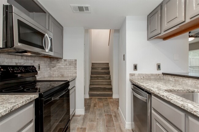 Building Photo - 13109 Burninglog Ln