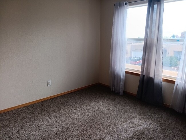 Building Photo - 3 Bedroom, 2.5 Bathroom Home! Schedule a Showing Soon!