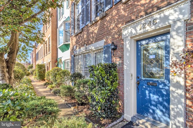 Building Photo - 1248 C St SE