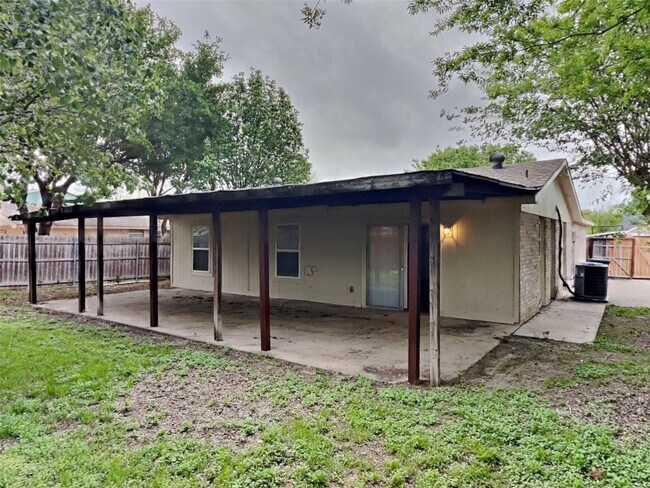 Building Photo - 3 BR/1.5BA | Renovated Single Family Home | 1-Car Garage | Gated backyard