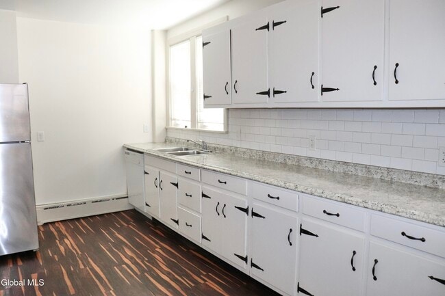 Building Photo - 628 N Pearl St