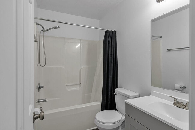 Building Photo - 900 Springwood Dr