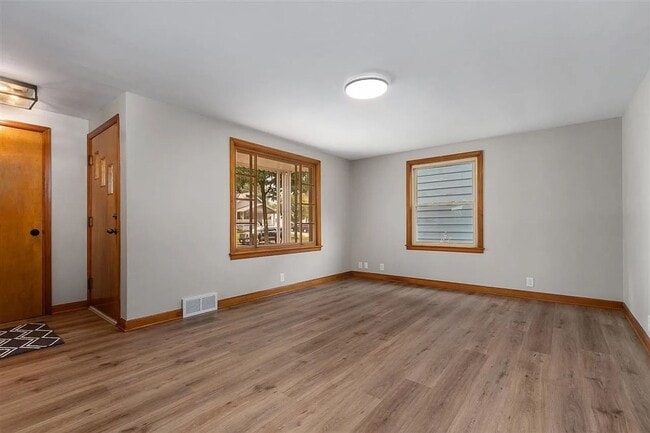 Building Photo - 1316 W Rogers Ave