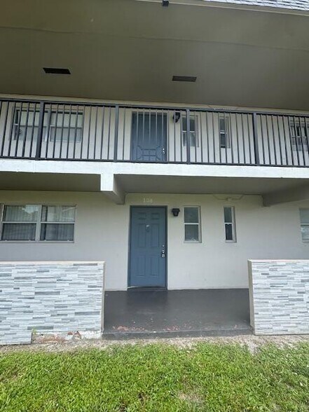 Building Photo - 7831 Colony Cir N