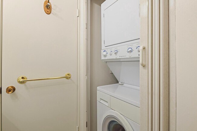 Building Photo - 100 Severn Ave