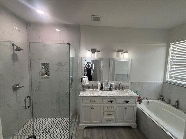 Building Photo - 5028 Olde Kerry Dr