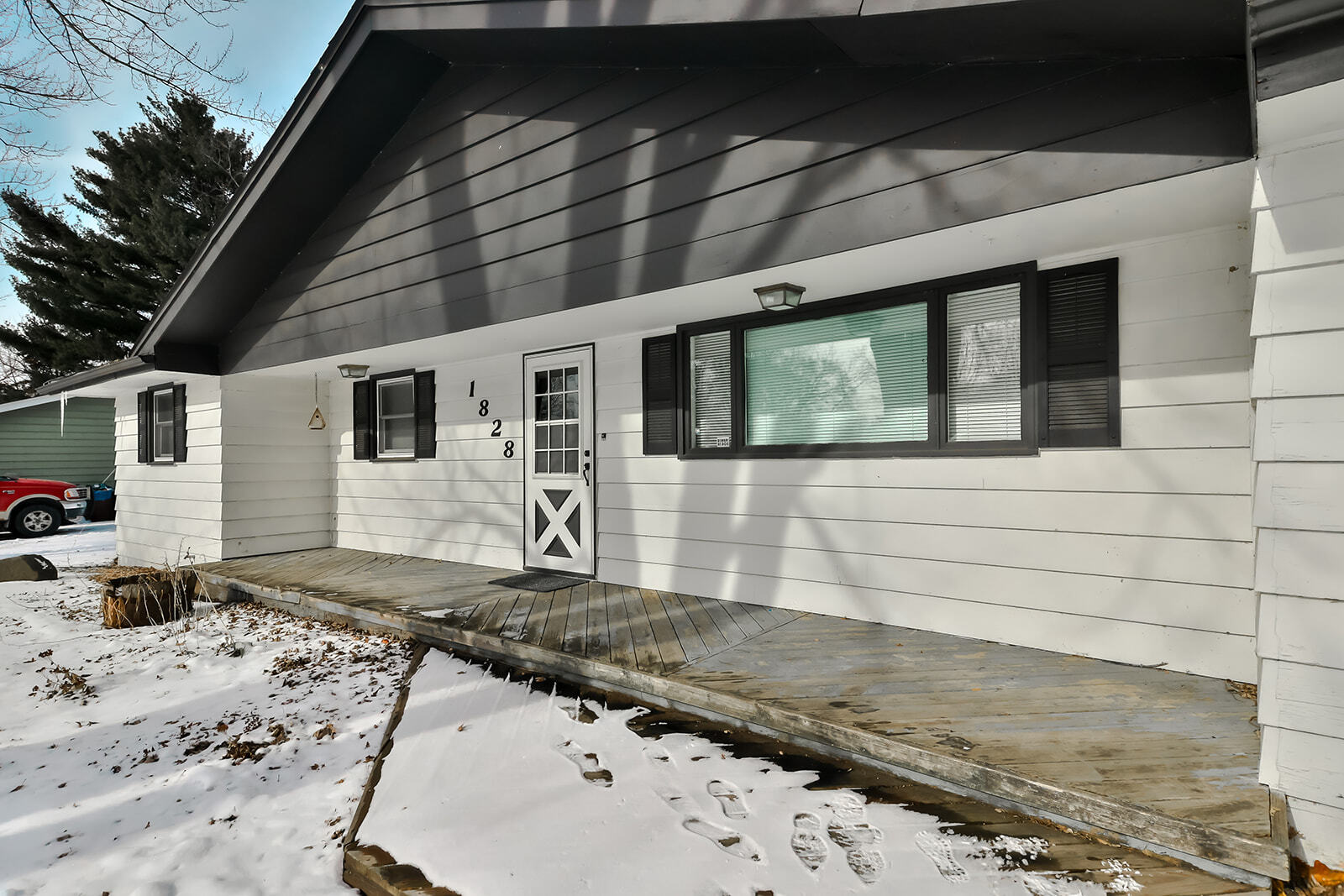 Building Photo - 1828 Juniper Ln