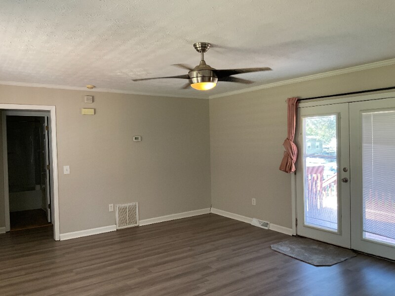 Building Photo - 220 Larchwood Dr