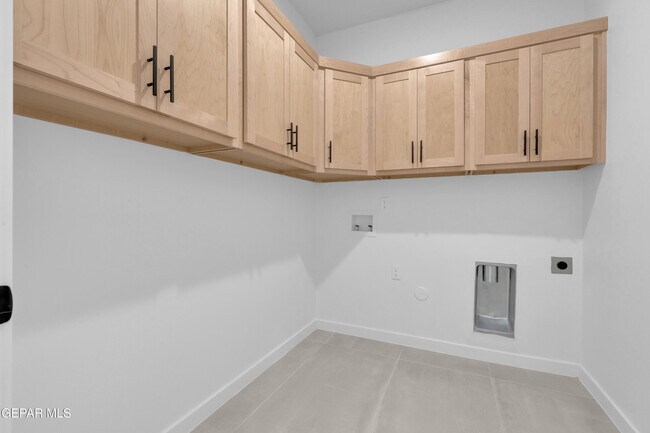 Building Photo - 12825 Middlesbrough Ave