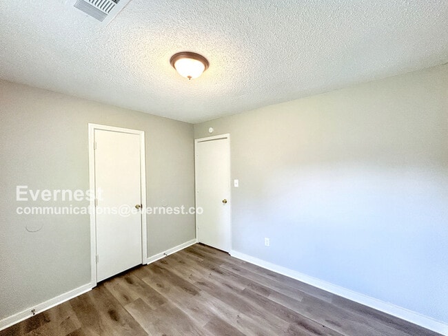 Building Photo - 3727 Kerwin Dr