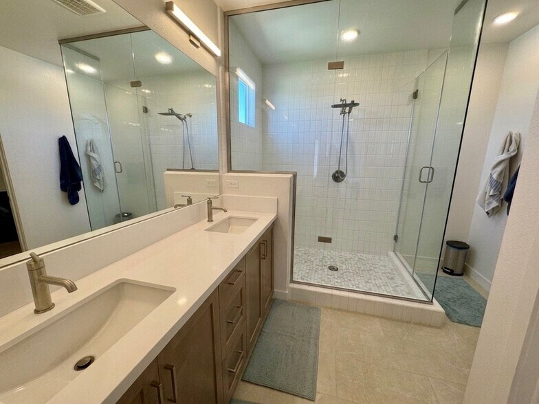 Building Photo - 1358 Blue Port Wy