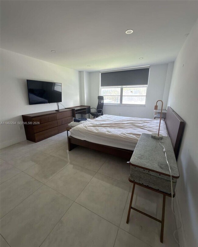 Building Photo - 2851 NE 183rd St