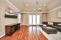 Building Photo - 2519 St Emanuel St