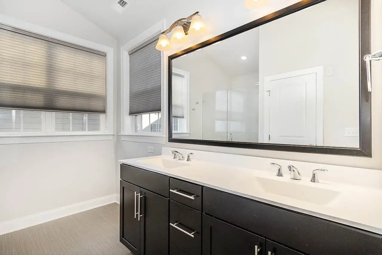 Master Bathroom - 10420 Sablewood Dr