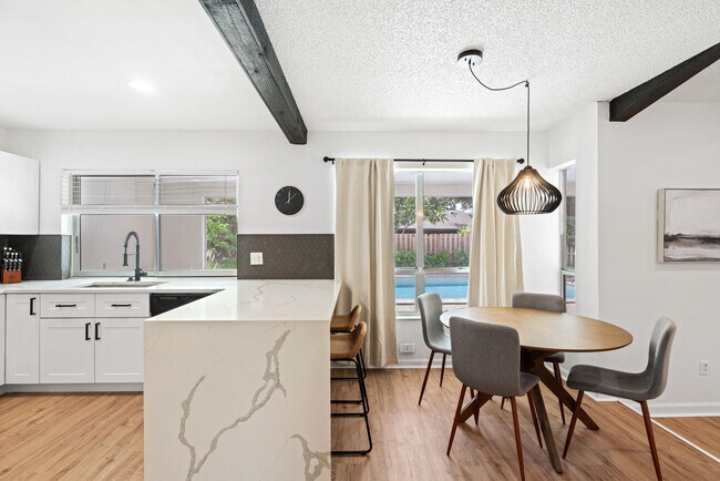 Building Photo - 1019 Larch Way